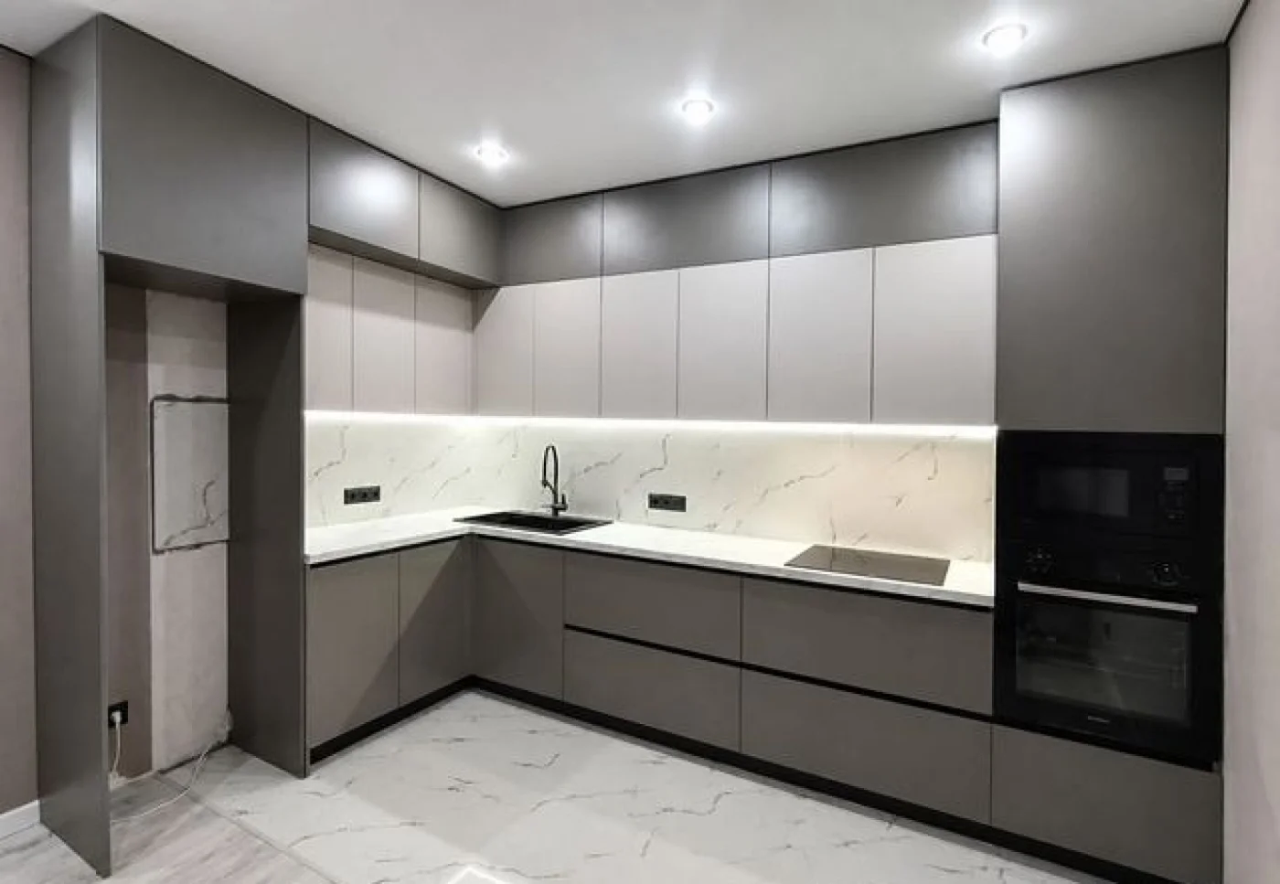 Прямая кухня на заказ 289х65х205 см из ЛДСП